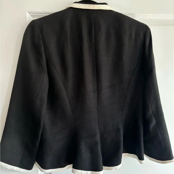 Linen Ralph Lauren Blazer, size 6. - Picture 5 of 5